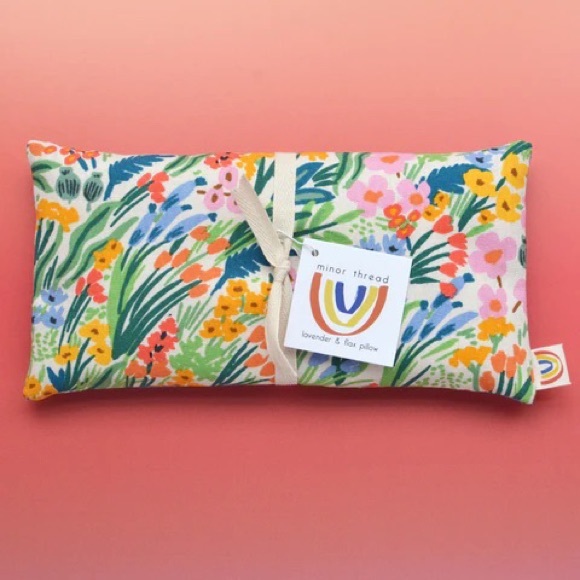 Lavender Weighted Eye Pillow in Spring Breeze Floral Canvas Rifle Paper Co NWT - Picture 2 of 4